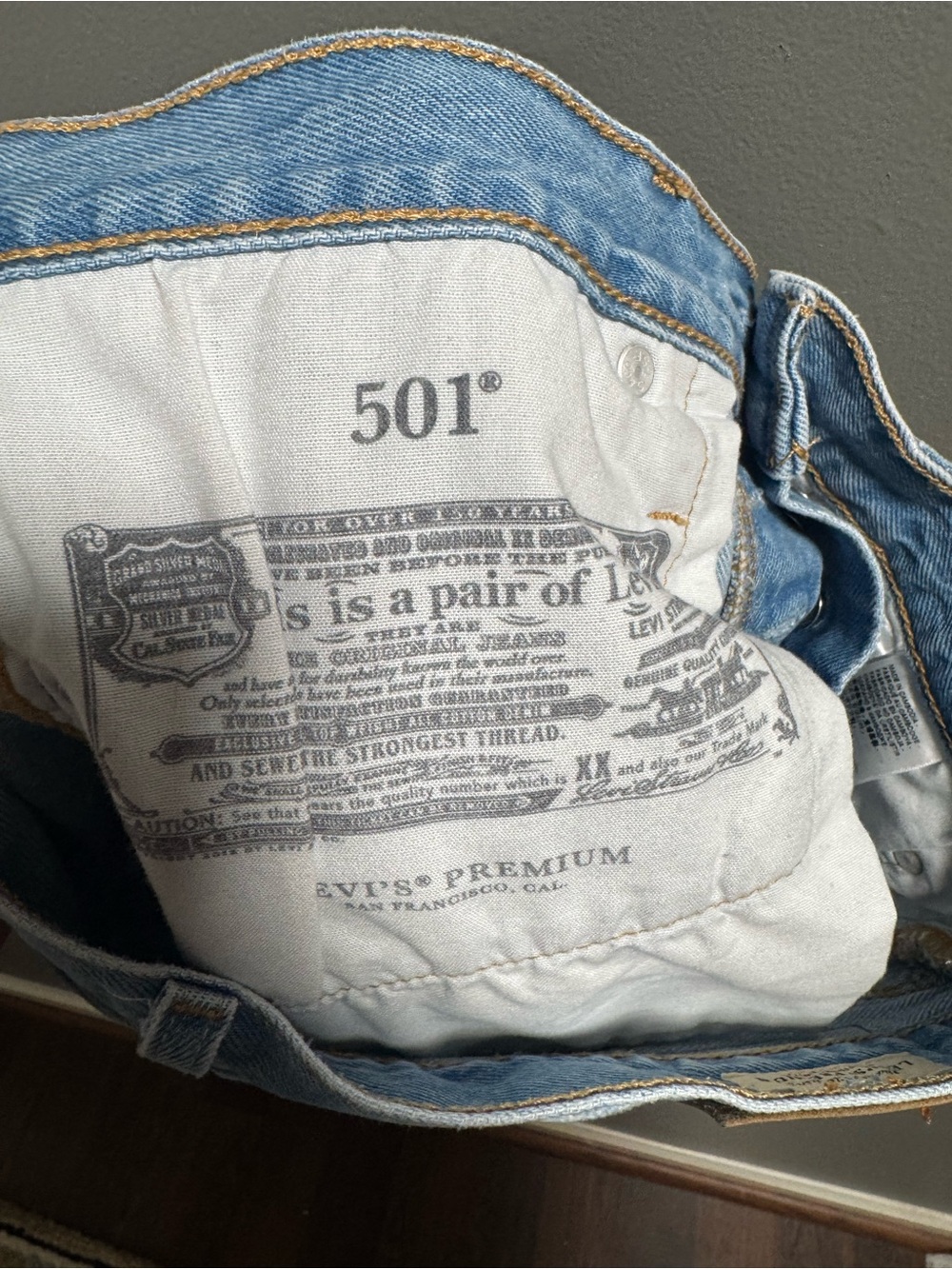 Levi's 501 “Capital E” Light Blue High-Rise Frayed Hem Denim Shorts Waist 28 - Picture 8 of 11
